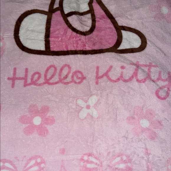 NWOT Beautiful Hello Kitty blanket 100cmX140cm - Picture 3 of 6